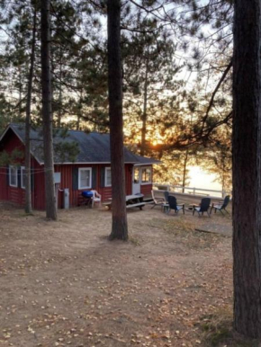 Lake Breeze Loons Landing Resort Cabin 4